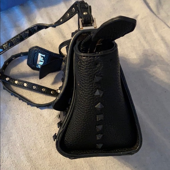 Stunner 👜 - Picture 4 of 5